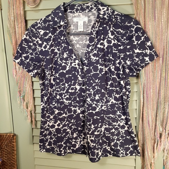 G.H. Bass & Co. Tops - *4/$20* G. H. Bass & Co. stretch buttoned top sz M